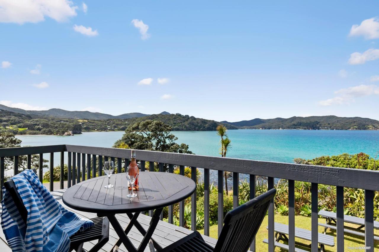 Tipi And Bobs Waterfront Lodge Tryphena Exterior foto