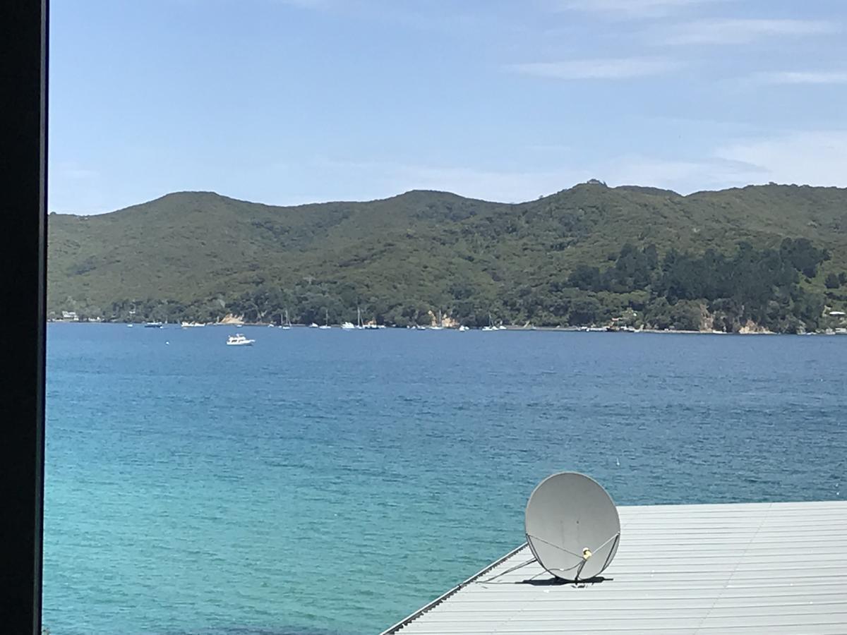 Tipi And Bobs Waterfront Lodge Tryphena Exterior foto
