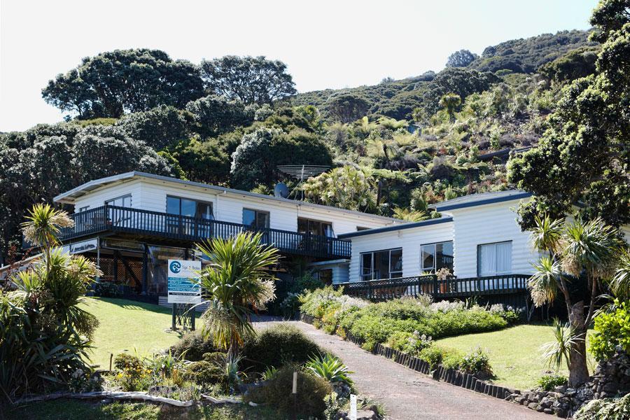 Tipi And Bobs Waterfront Lodge Tryphena Exterior foto